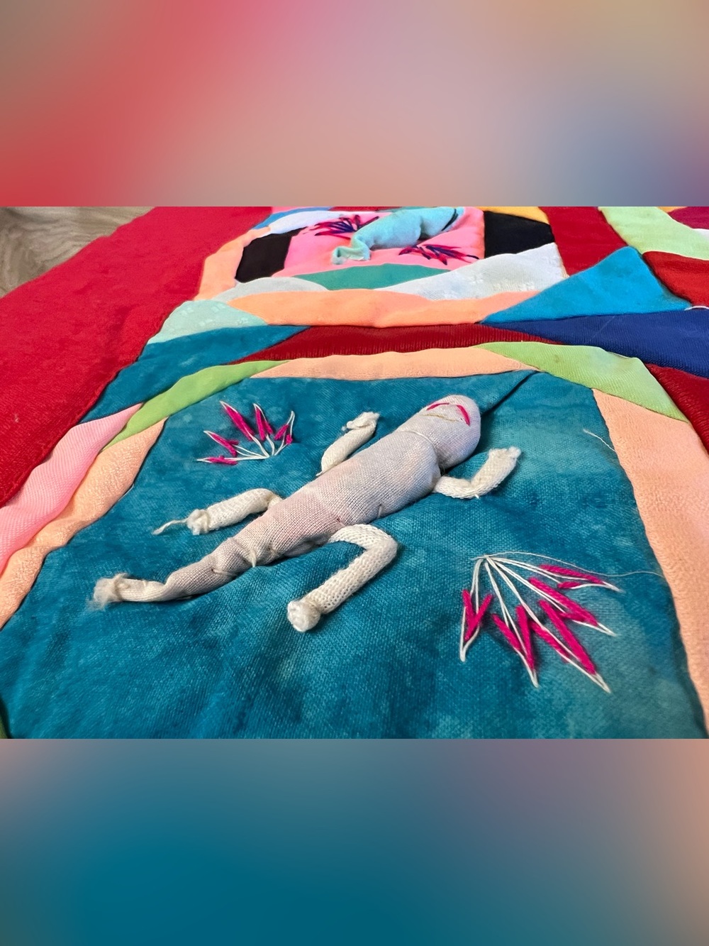 Creepy Critters Bai Jia Bei 3D Appliqués 5-Poisons Wu Du Crinkle Quilt 55.5x34” - Picture 5 of 10